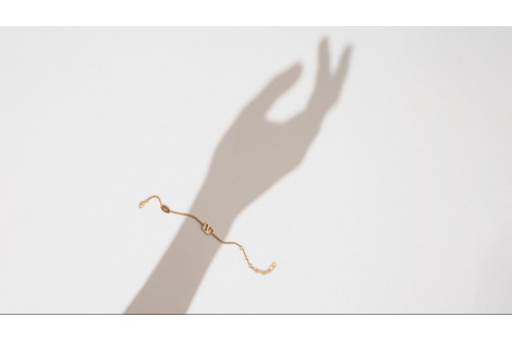 L'Art du Layering : Comment superposer vos colliers avec élégance
